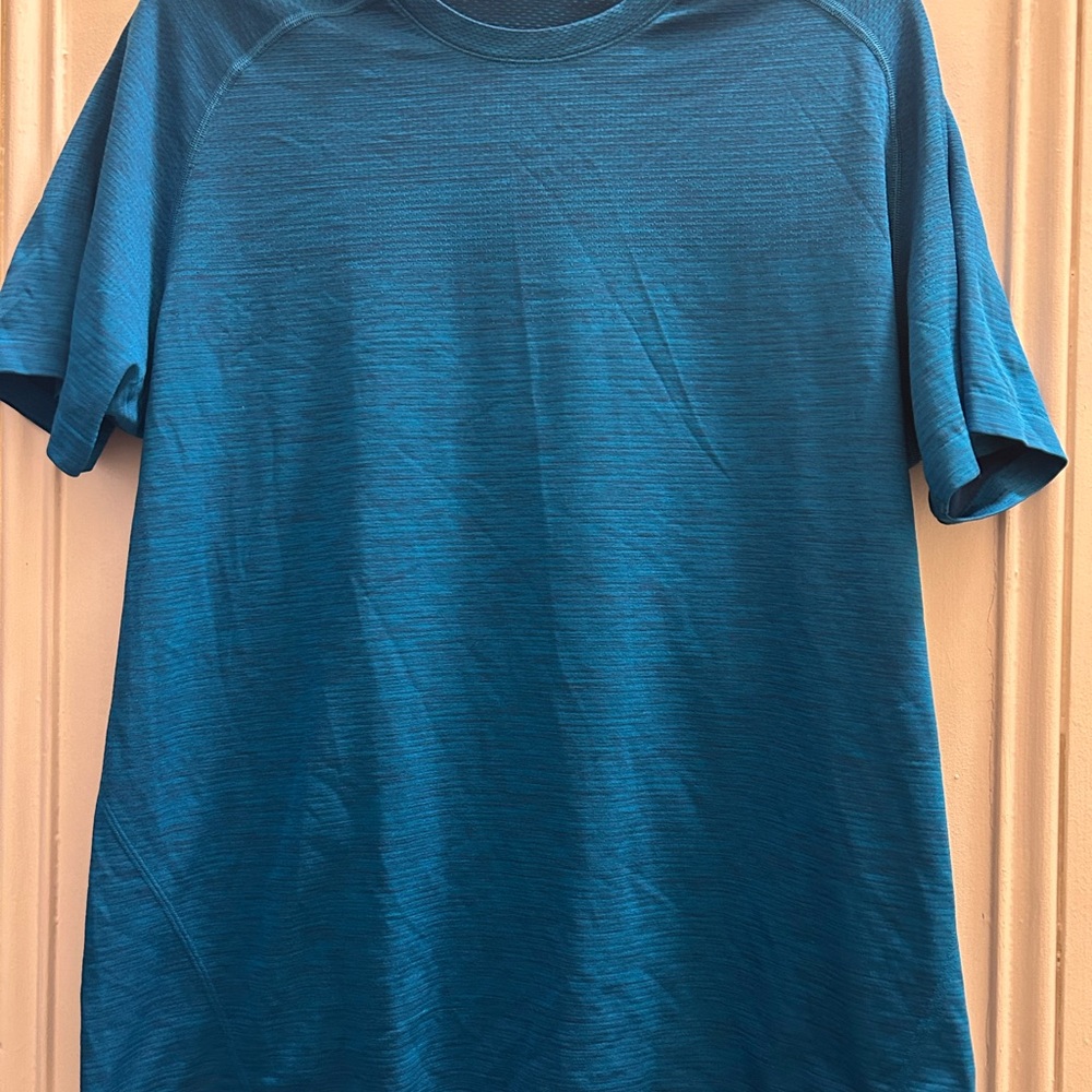 Lululemon Men's Blue Shirt